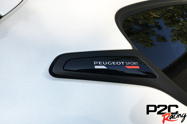208 GTI par Peugeot Sport aux couleurs du centre de pilotage rallye terre